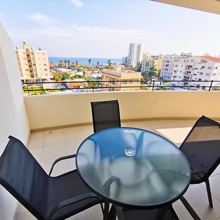 License To Chill Apartment Larnaca Bagian luar foto