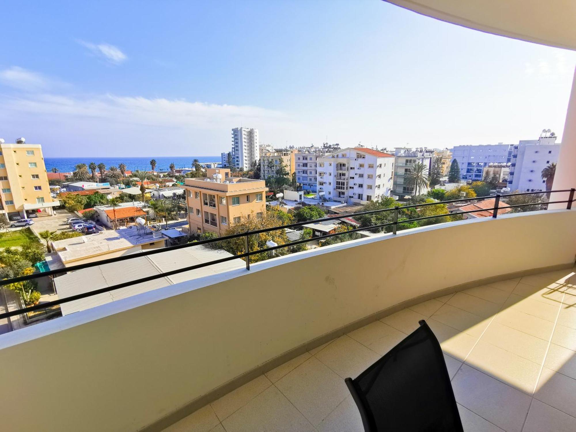 License To Chill Apartment Larnaca Bagian luar foto