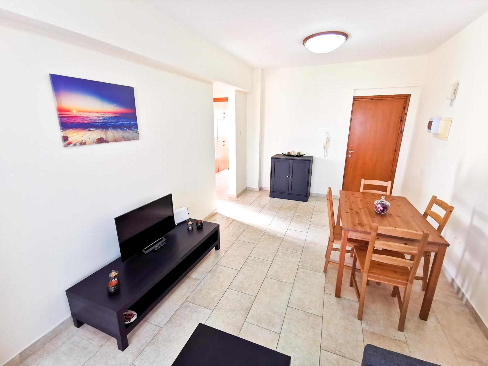 License To Chill Apartment Larnaca Bagian luar foto