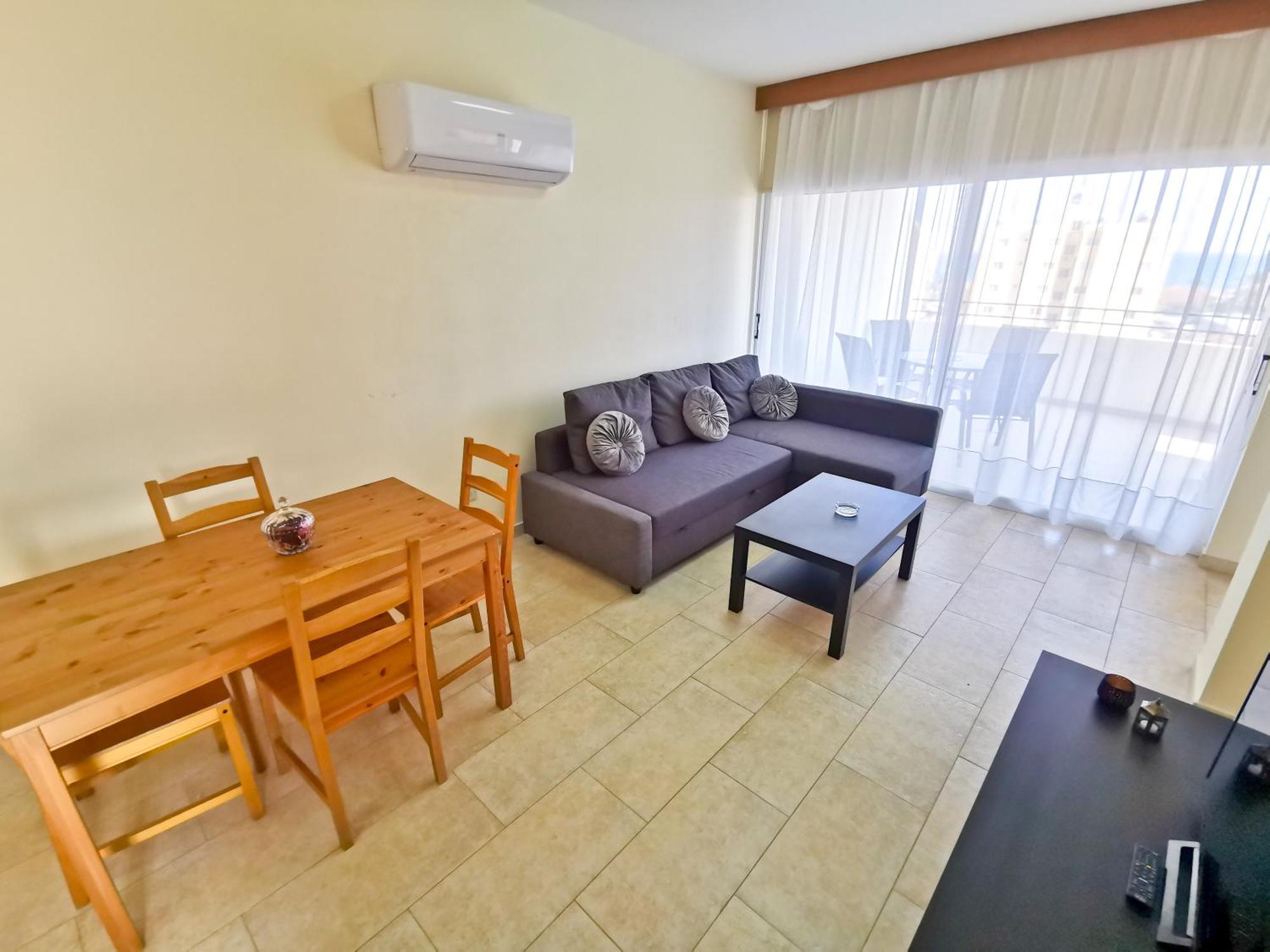 License To Chill Apartment Larnaca Bagian luar foto